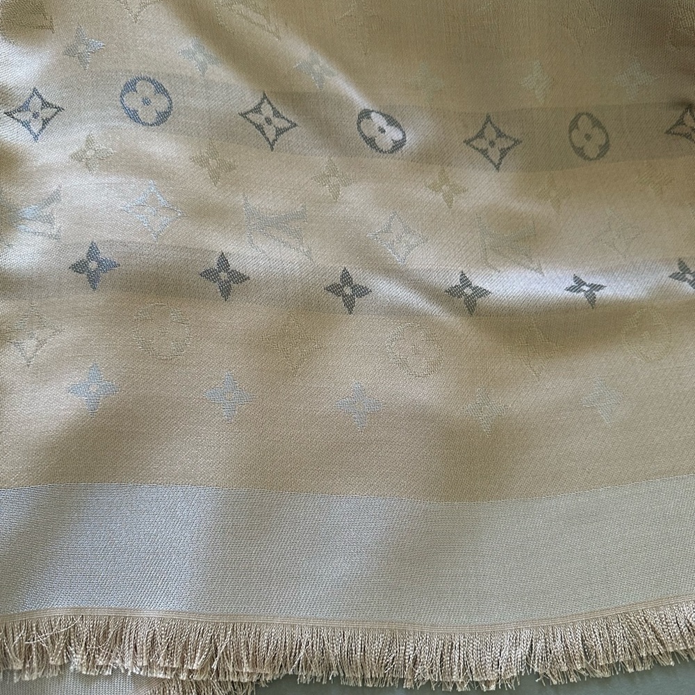 Louis Vuitton chase So shine Beige Scarf - Picture 1 of 5